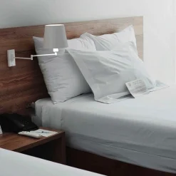 Aplique de pared con brazo articulado