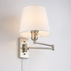 Aplique de pared con brazo articulado y enchufe