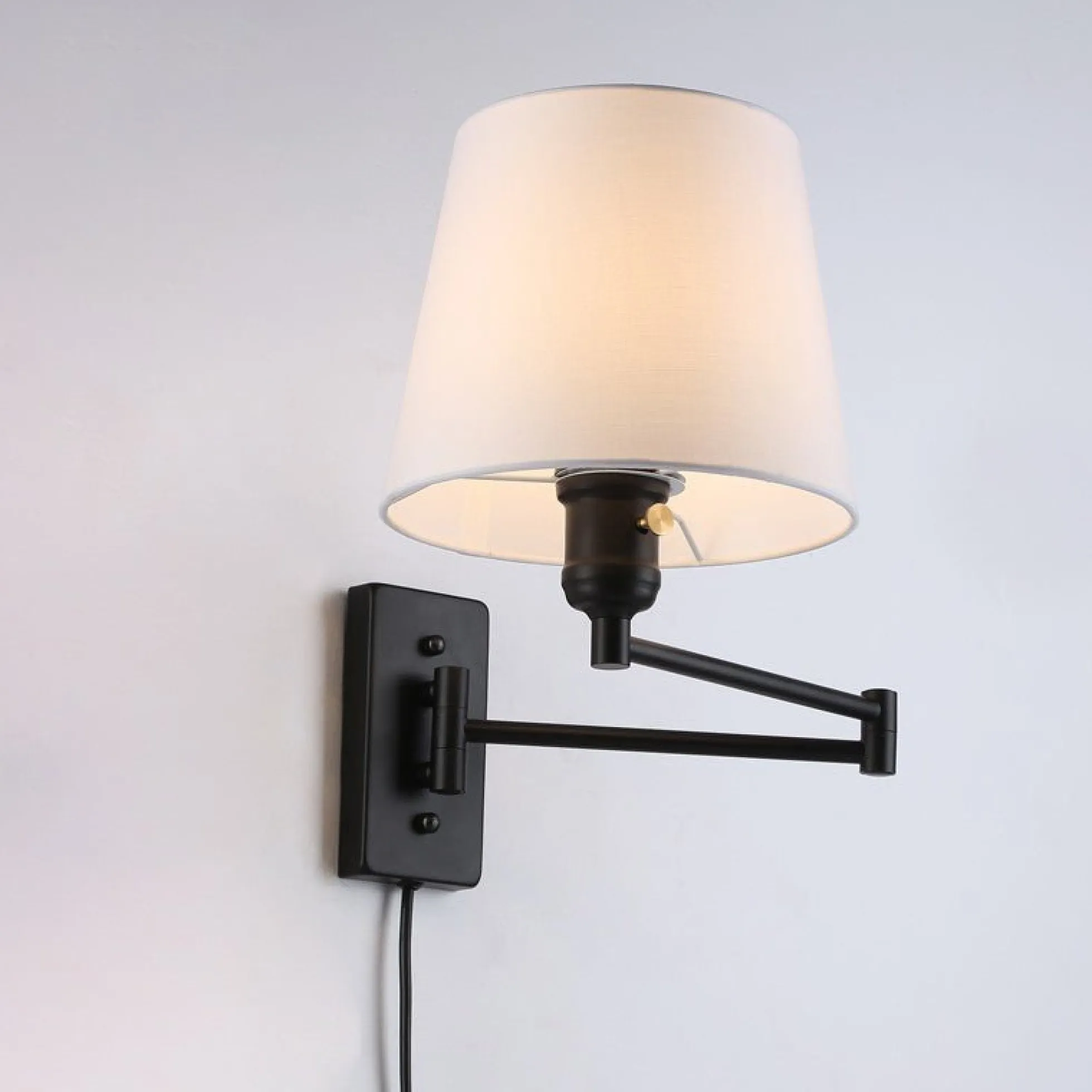 Aplique de pared con brazo articulado y enchufe "Clark" - E27