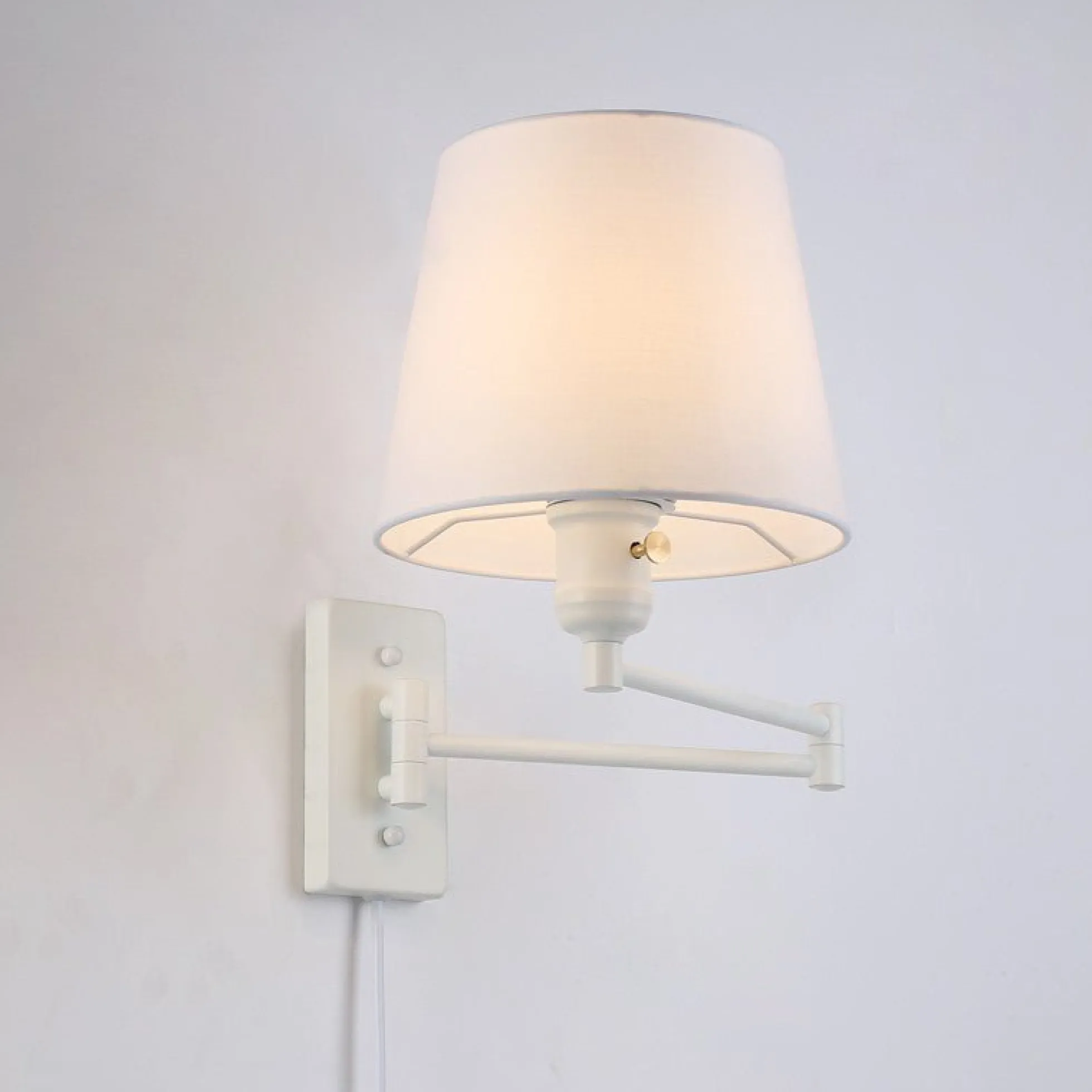 Aplique de pared con brazo articulado y enchufe "Clark" - E27