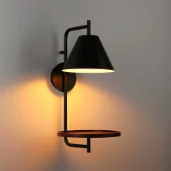 Aplique de pared con estante de apoyo