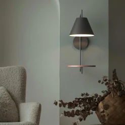 Aplique de pared con estante de apoyo