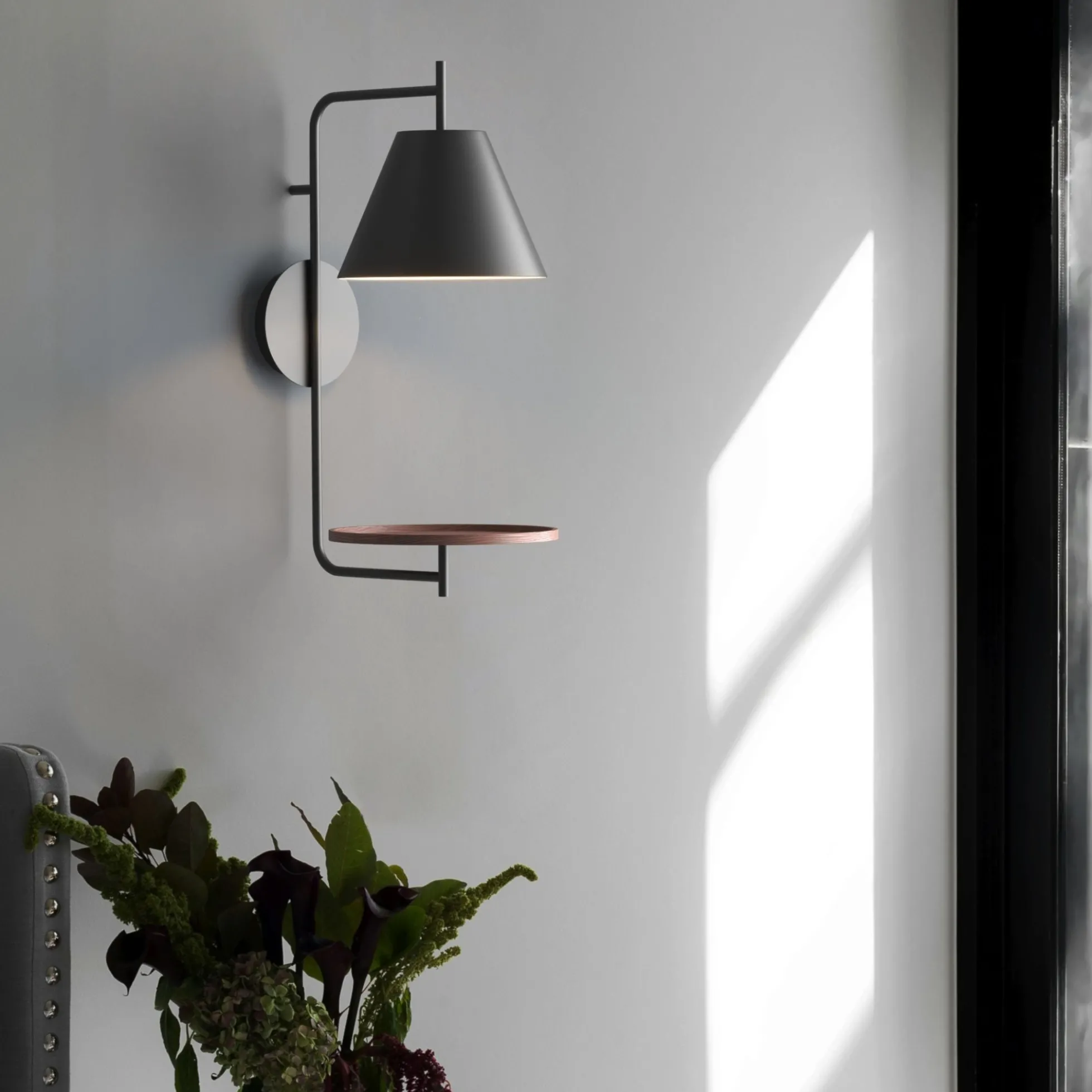 Aplique de pared con estante de apoyo "Bilon" - E27