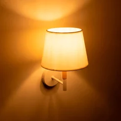 Aplique de pared con pantalla de tela 