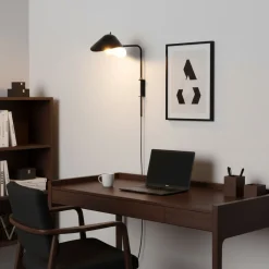 Aplique de pared de diseño con enchufe 