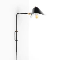 Aplique de pared de diseño con enchufe 