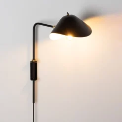 Aplique de pared de diseño con enchufe 