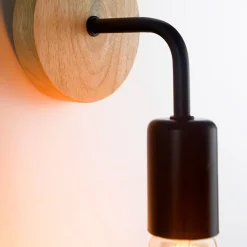 Aplique de pared de madera y metal