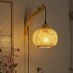 Aplique de pared de mimbre y madera