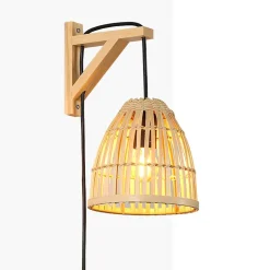 Aplique de pared en madera con pantalla de bambú