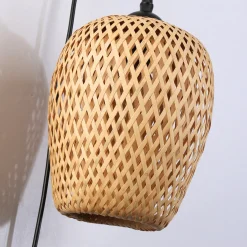 Aplique de pared en madera, pantalla de mimbre y cable con interruptor y enchufe 