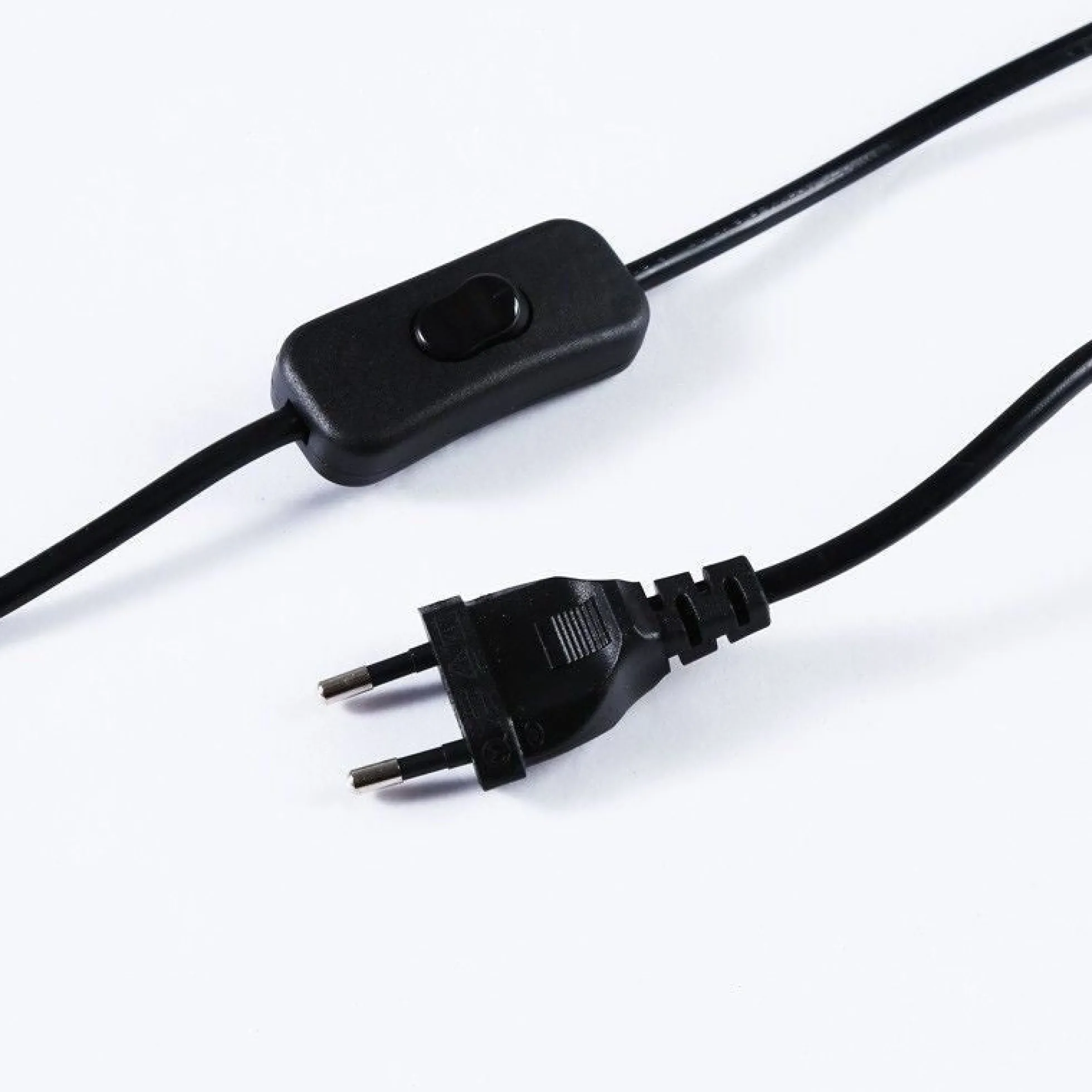 Aplique de pared escandinavo orientable 330° con interruptor y enchufe