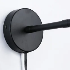 Aplique de pared escandinavo orientable 330° con interruptor y enchufe