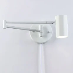 Aplique de pared extensible con enchufe