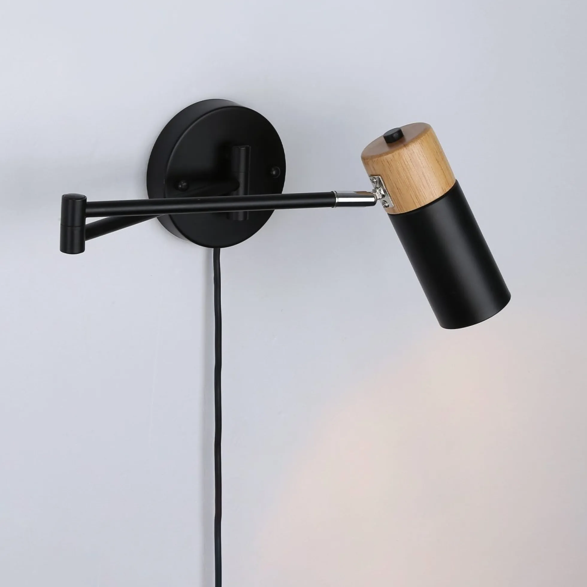 Aplique de pared extensible con cable y enchufe "Logan"