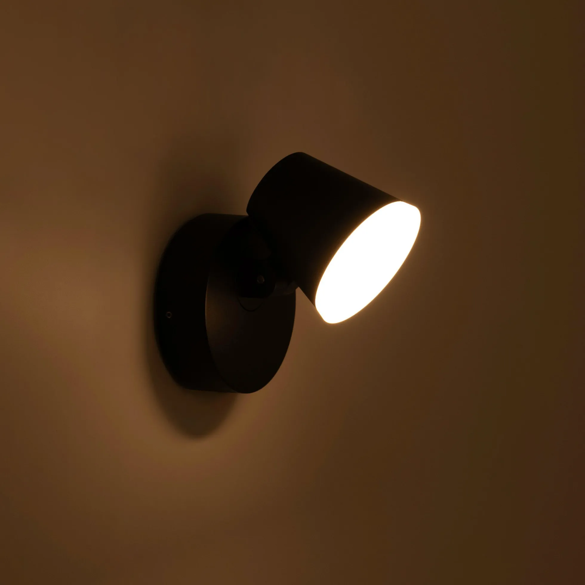 Aplique de pared exterior orientable "Stan" - 12,5W - 3000K - IP54