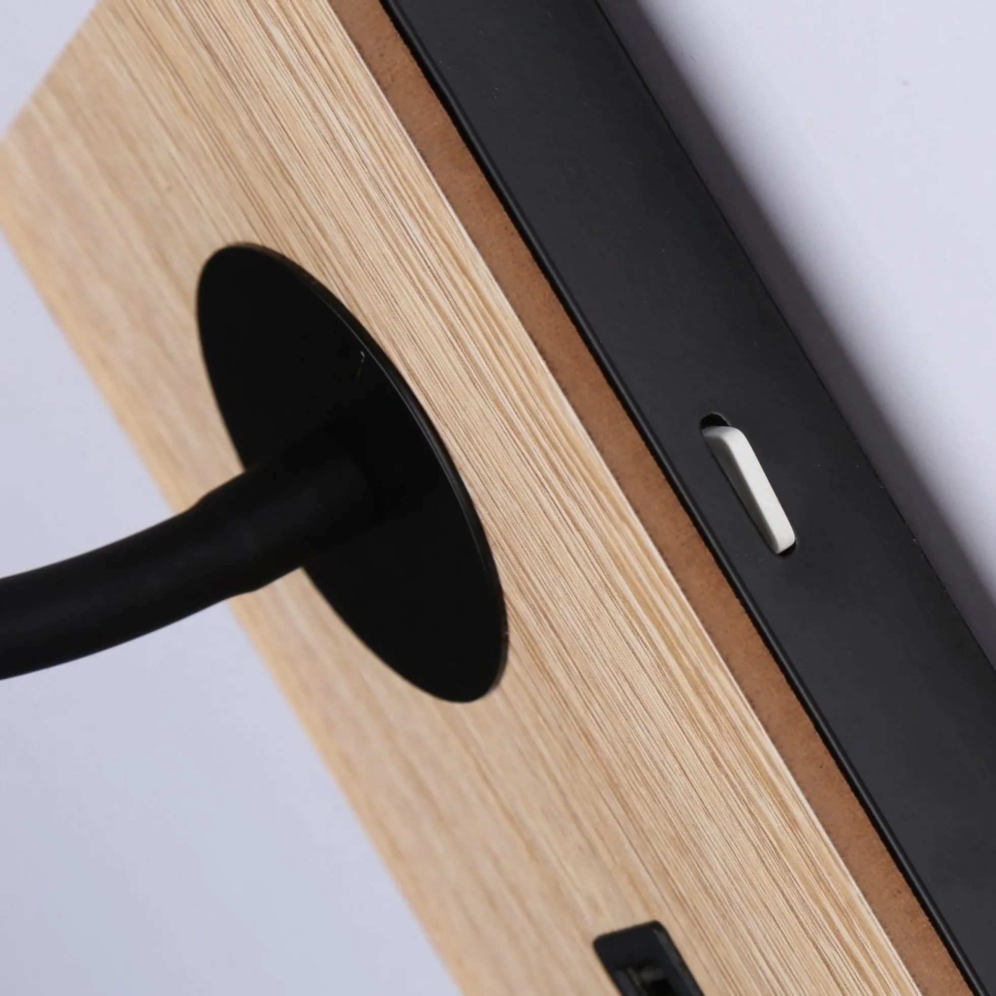 Aplique de pared flexible para lectura con puerto USB "LONDON USB" - Chip CREE - 3W
