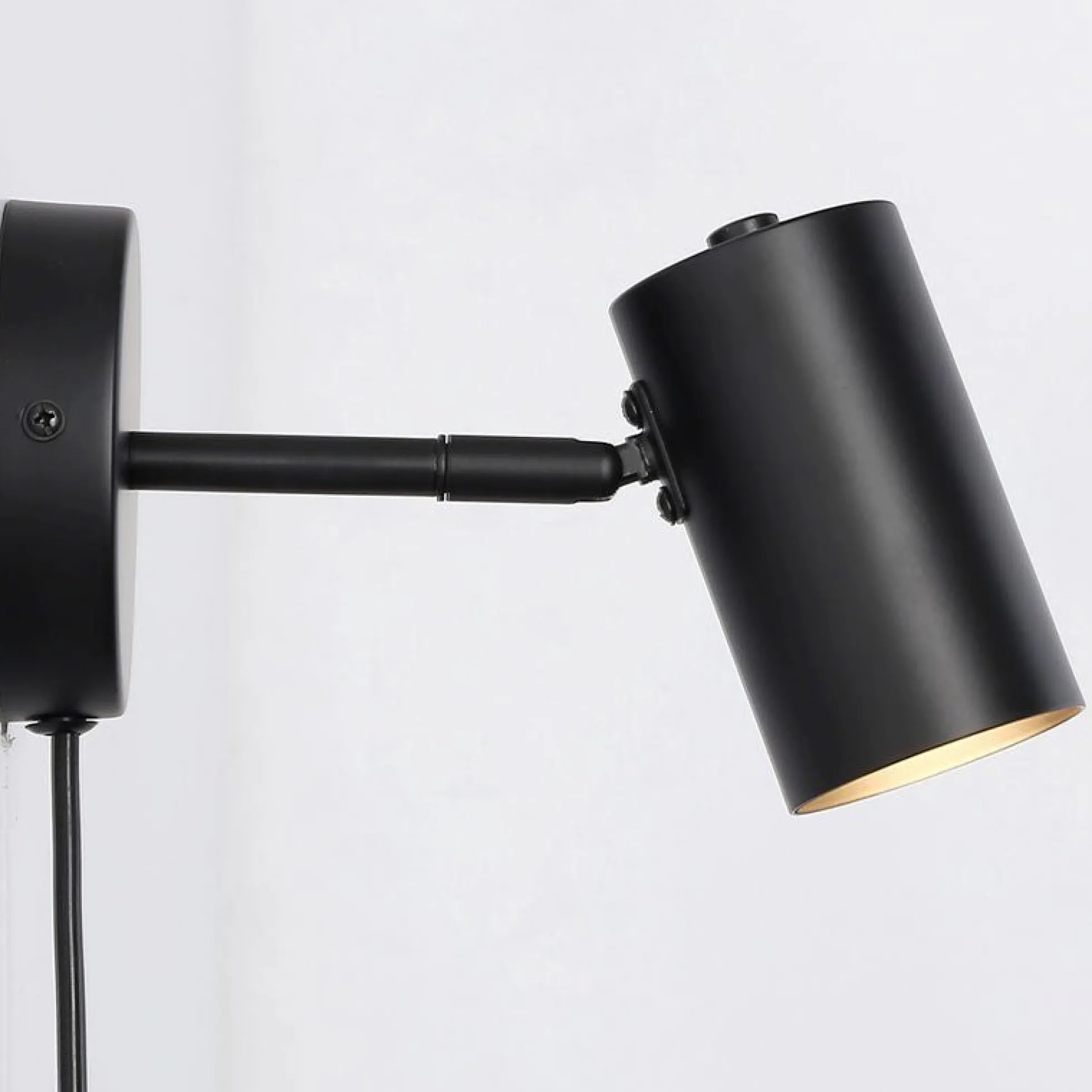 Aplique de pared interior orientable "Ben" con cable y enchufe - E27