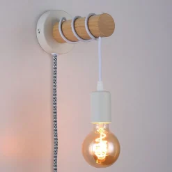 Aplique de pared madera con interruptor y enchufe