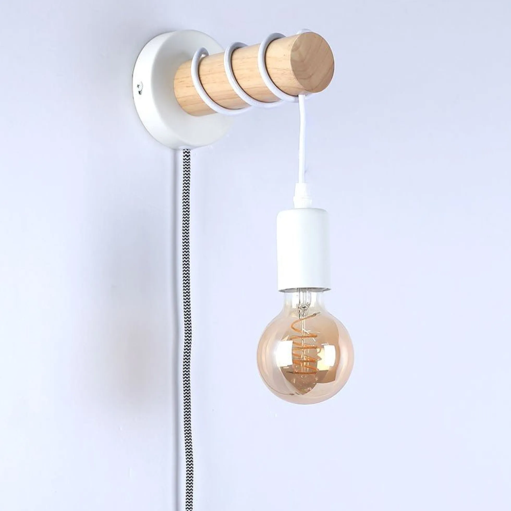 Aplique de pared madera con interruptor y enchufe "MILA"