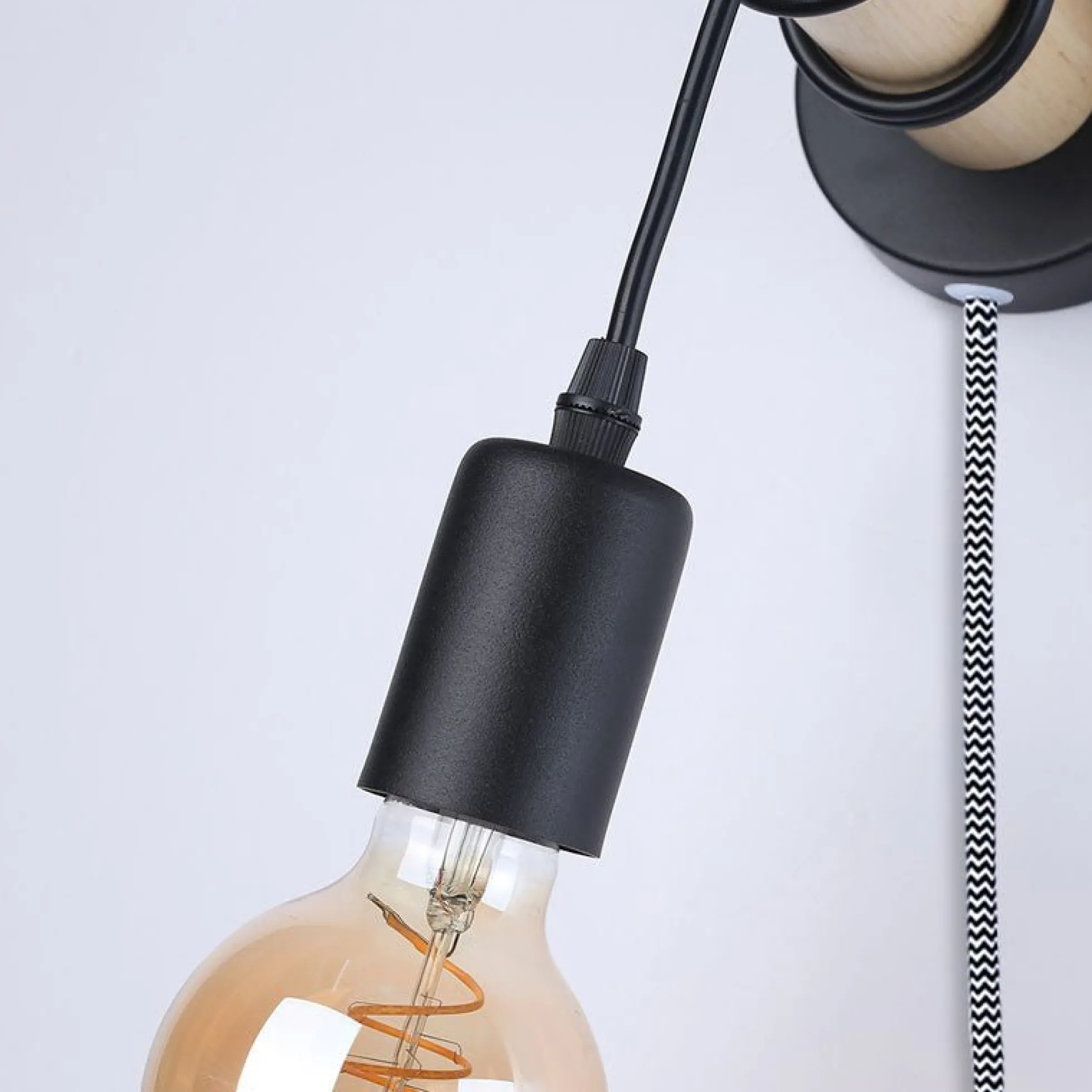 Aplique de pared madera con interruptor y enchufe "MILA"