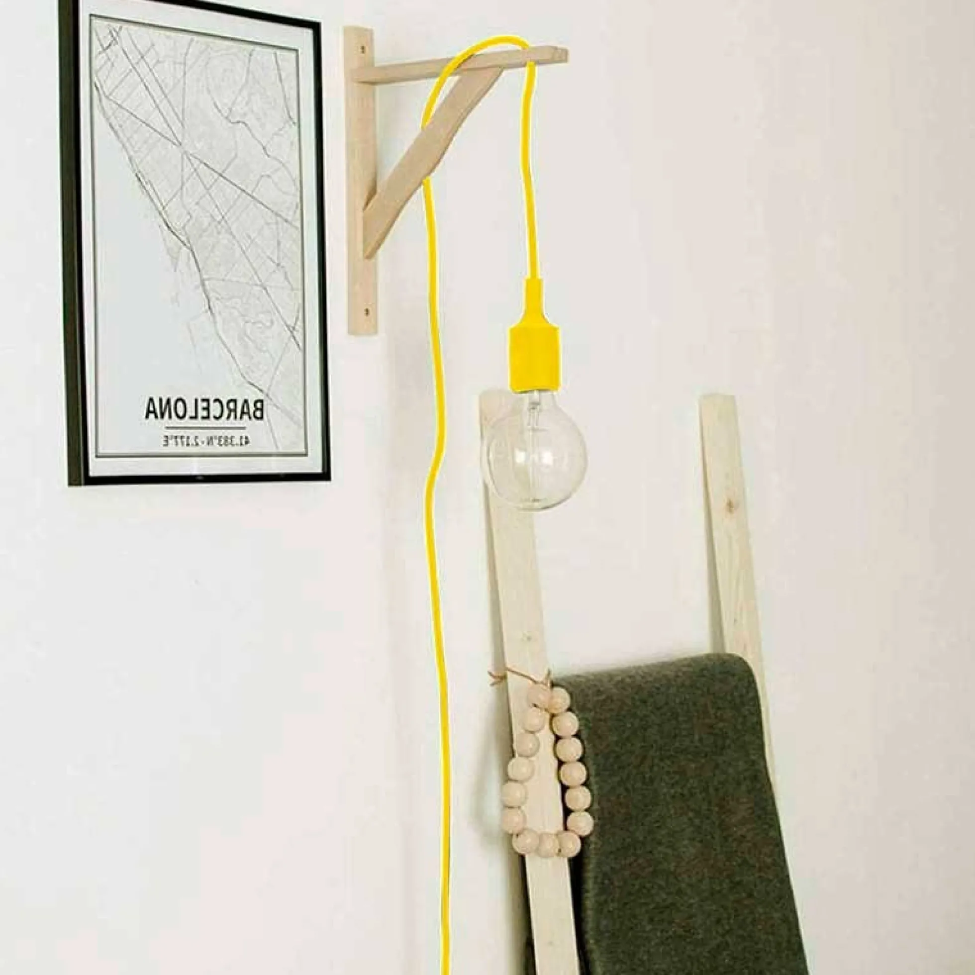 Aplique de pared nórdico "YOJO" -Escuadra de madera y colgante de silicona
