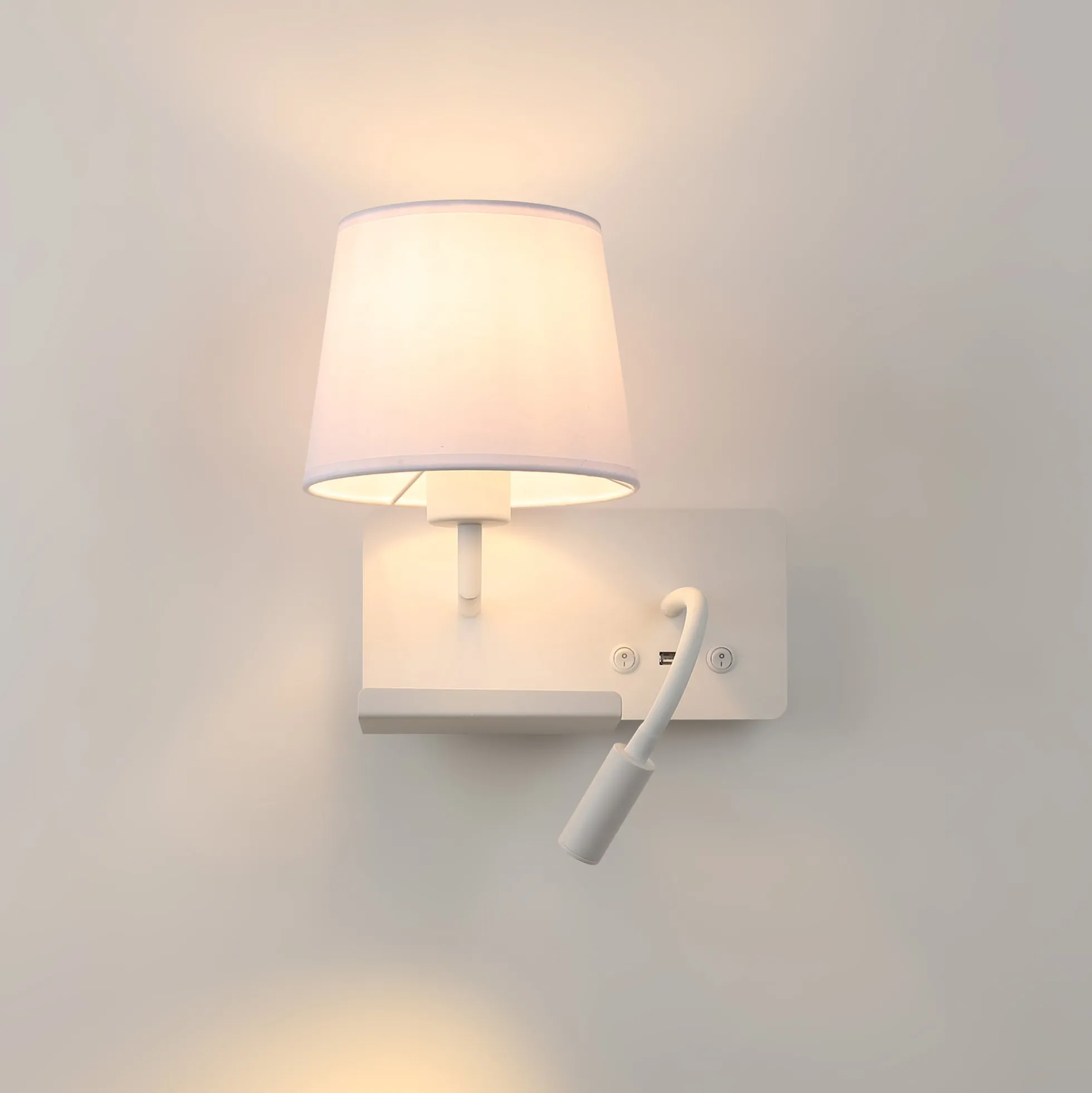 Aplique de pared para lectura "TARAN" - Con foco LED orientable y puerto USB - E27 + 3W