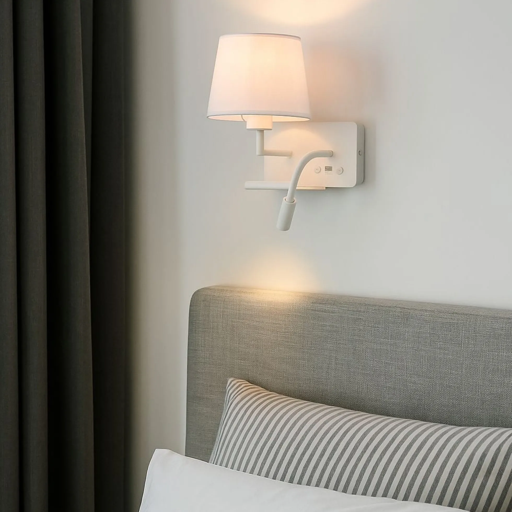 Aplique de pared para lectura "TARAN" - Con foco LED orientable y puerto USB - E27 + 3W