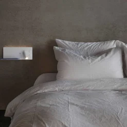 Aplique de pared para lectura con puerto USB 