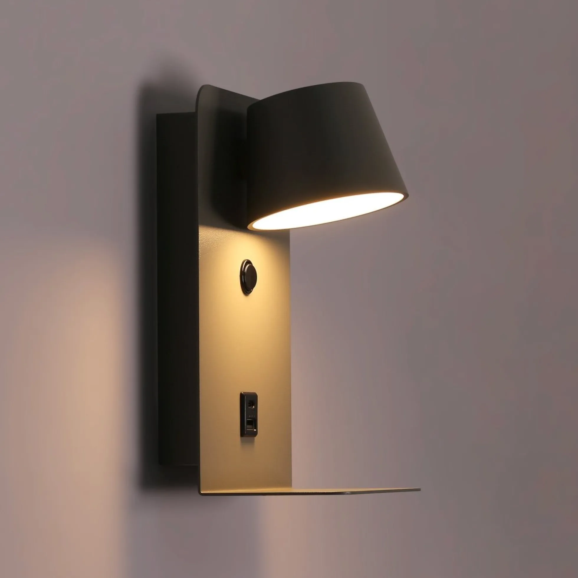 Aplique de pared para lectura "BASKOP" - Puerto USB + USB-C - 6W