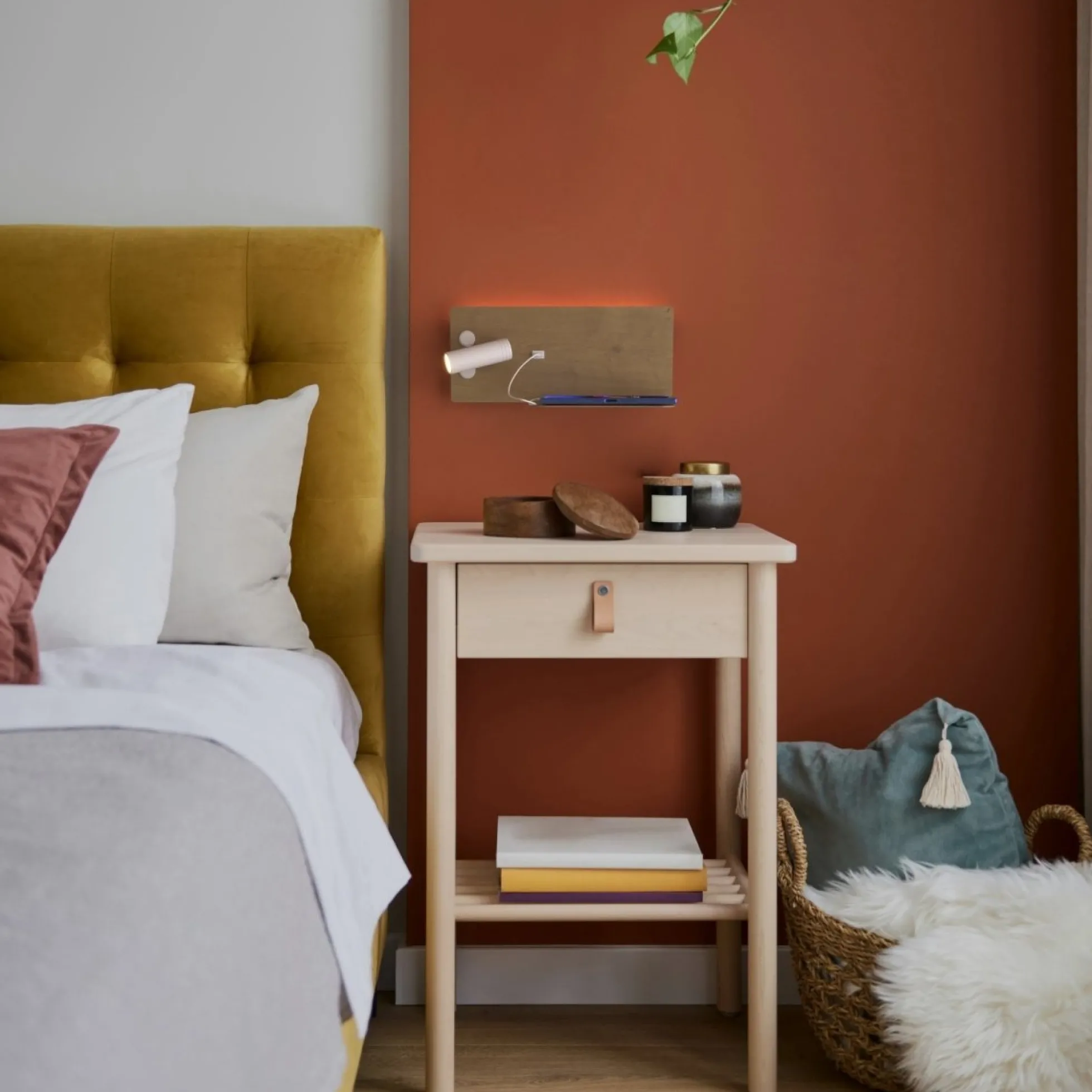 Aplique de pared para lectura con puerto USB "Kerta" - Iluminación doble - 3W+7W, lado izquierdo
