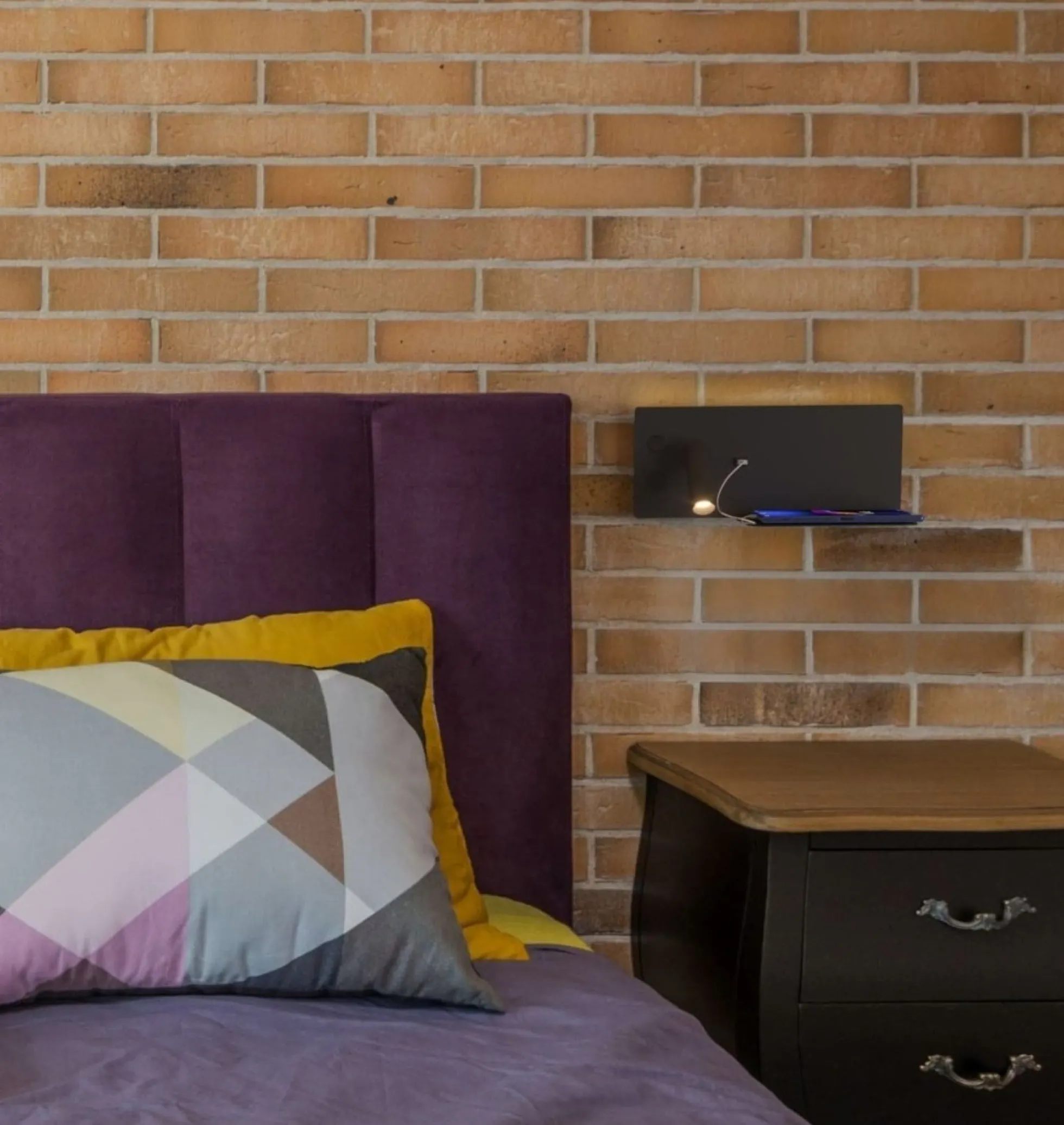 Aplique de pared para lectura con puerto USB "Kerta" - Iluminación doble - 3W+7W, lado izquierdo