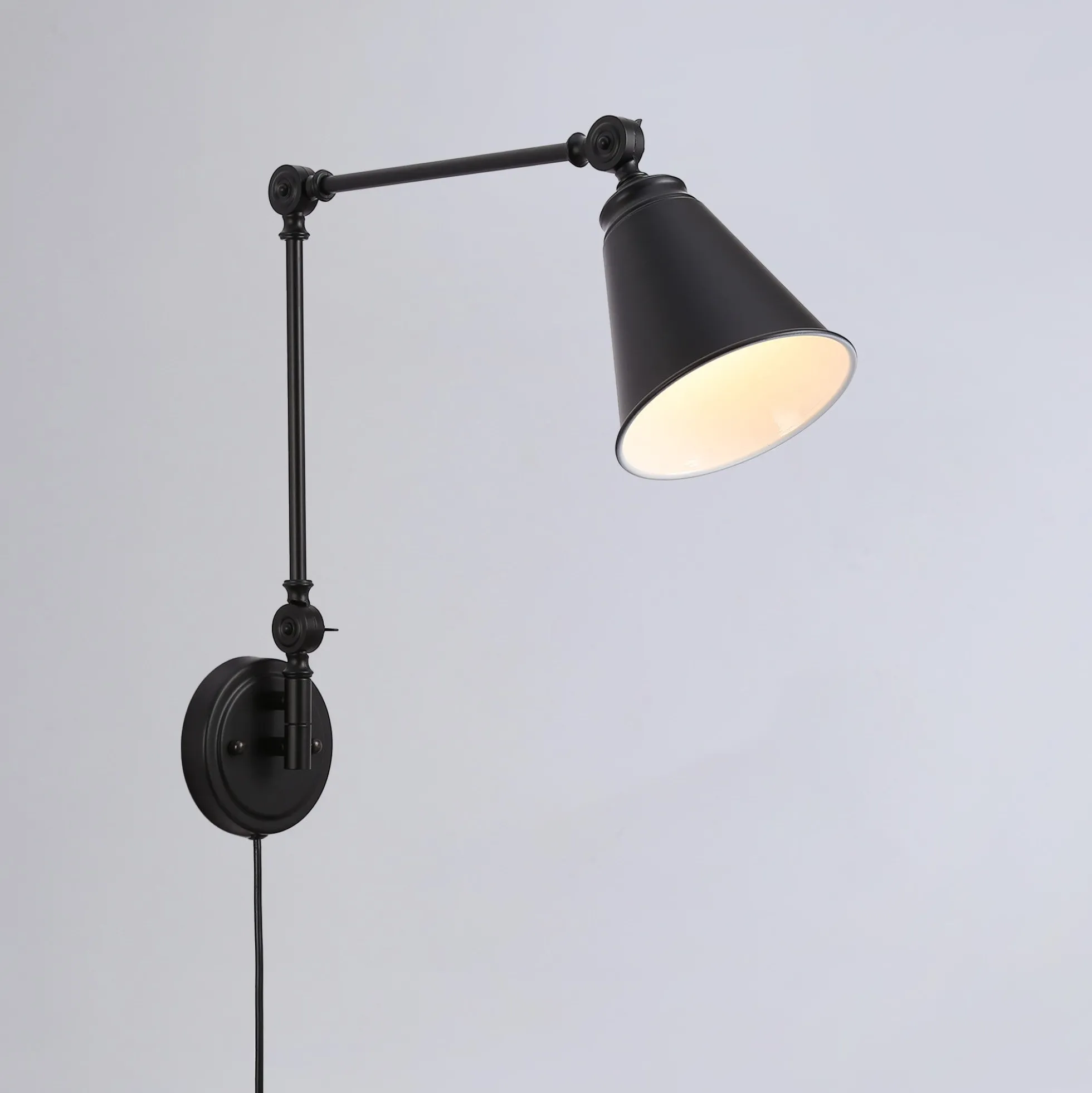 Aplique de pared vintage orientable con cable y enchufe "Tika"