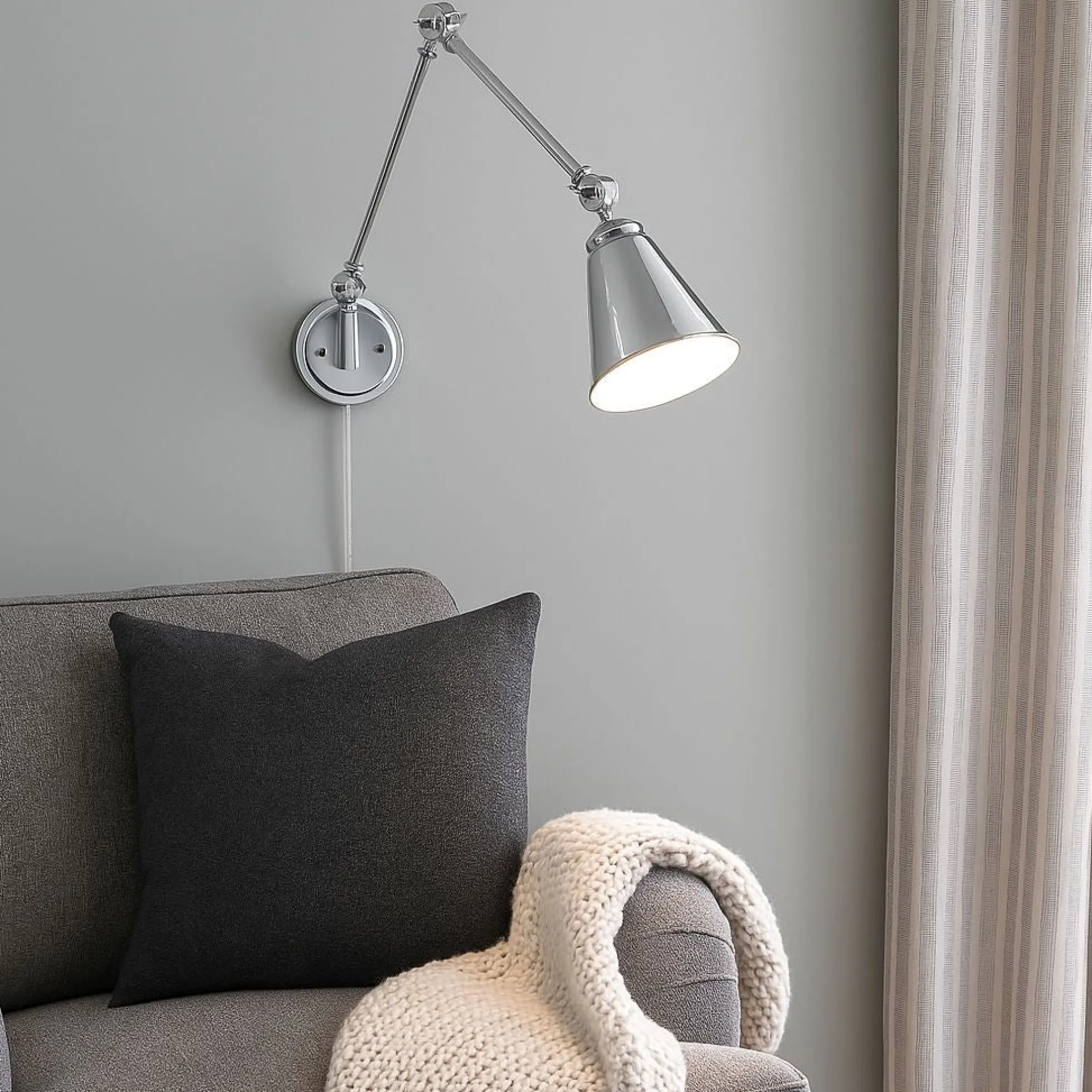 Aplique de pared vintage orientable con cable y enchufe "Tika"