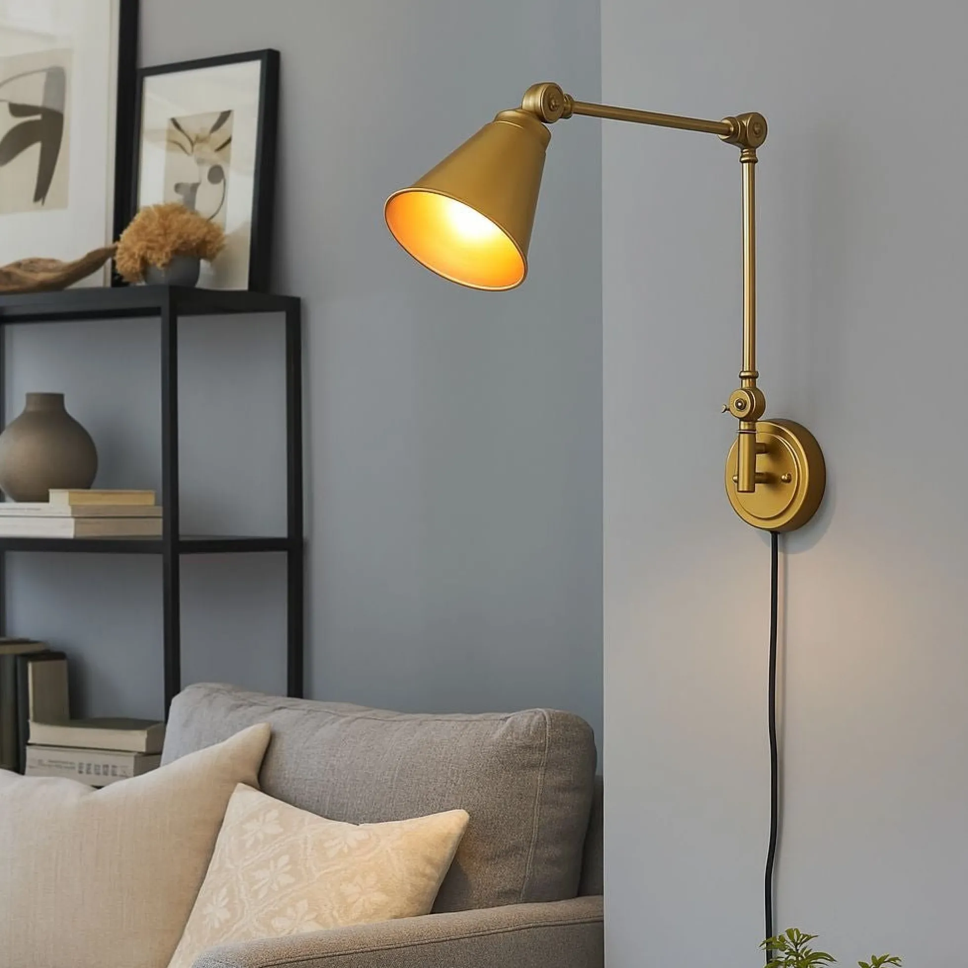 Aplique de pared vintage orientable con cable y enchufe "Tika"