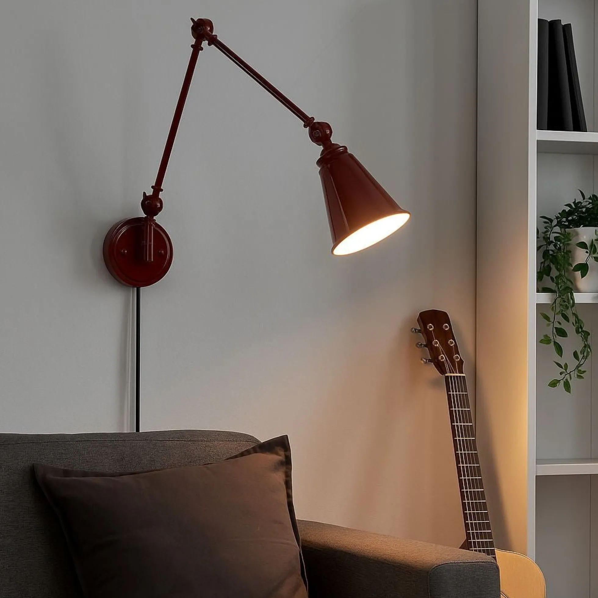 Aplique de pared vintage orientable con cable y enchufe "Tika"
