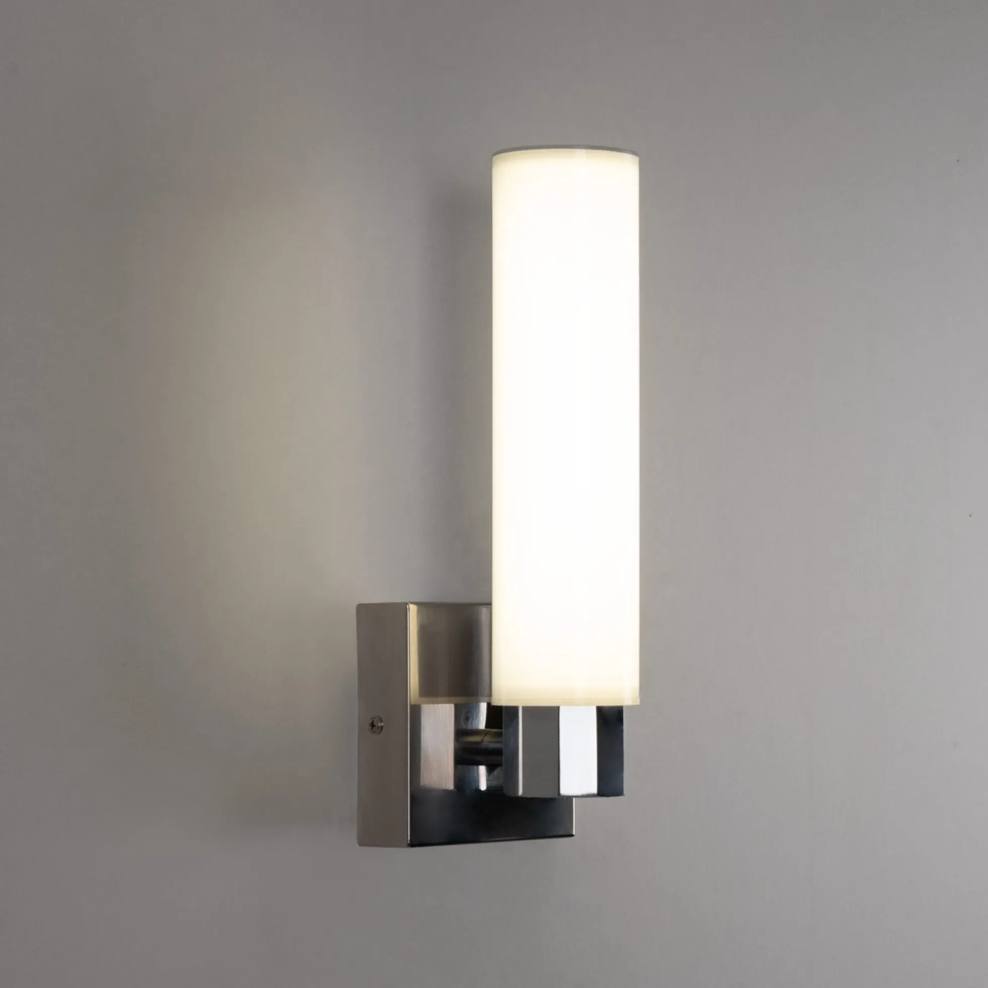 Aplique LED tubular para baño - 4W - 320lm - IP44