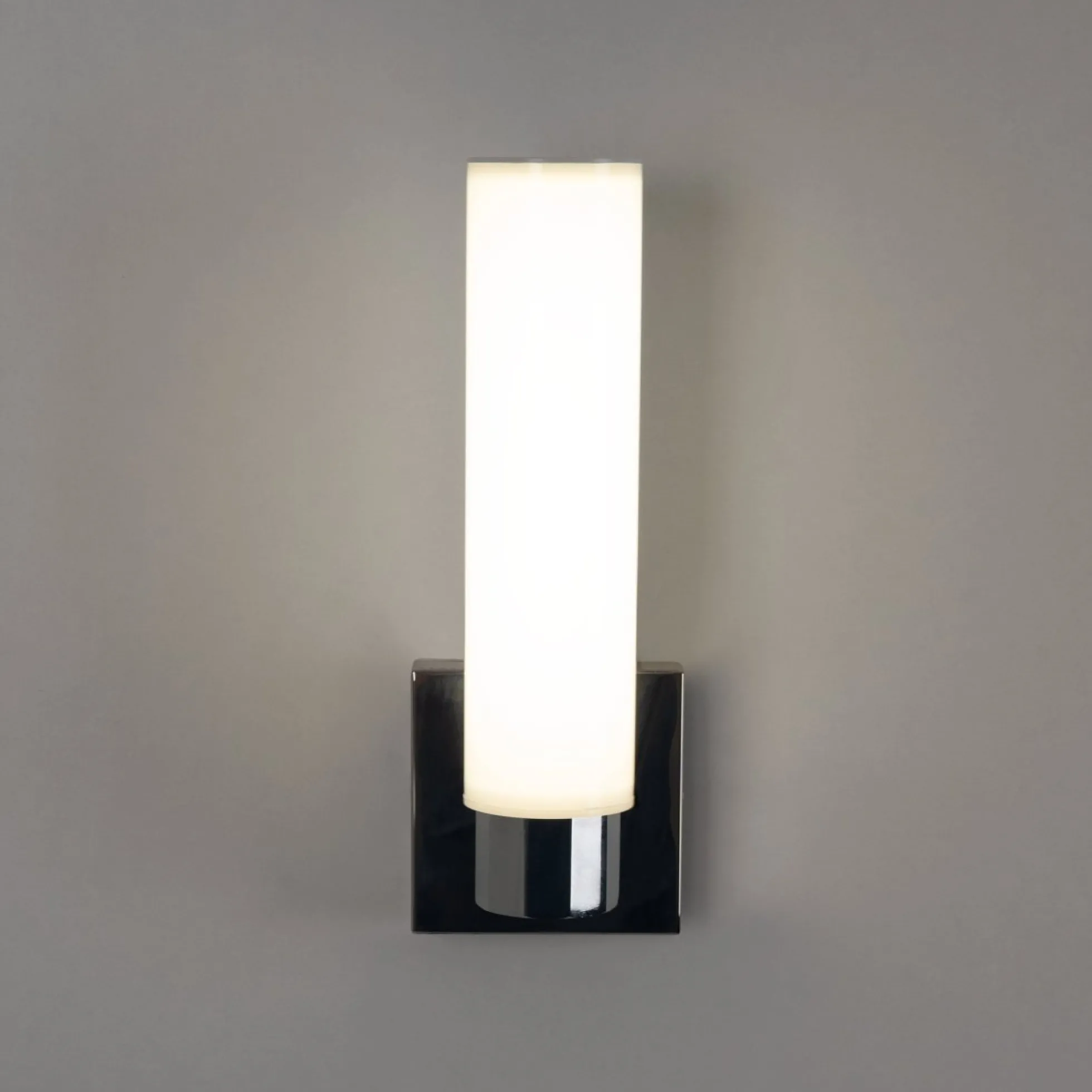 Aplique LED tubular para baño - 4W - 320lm - IP44