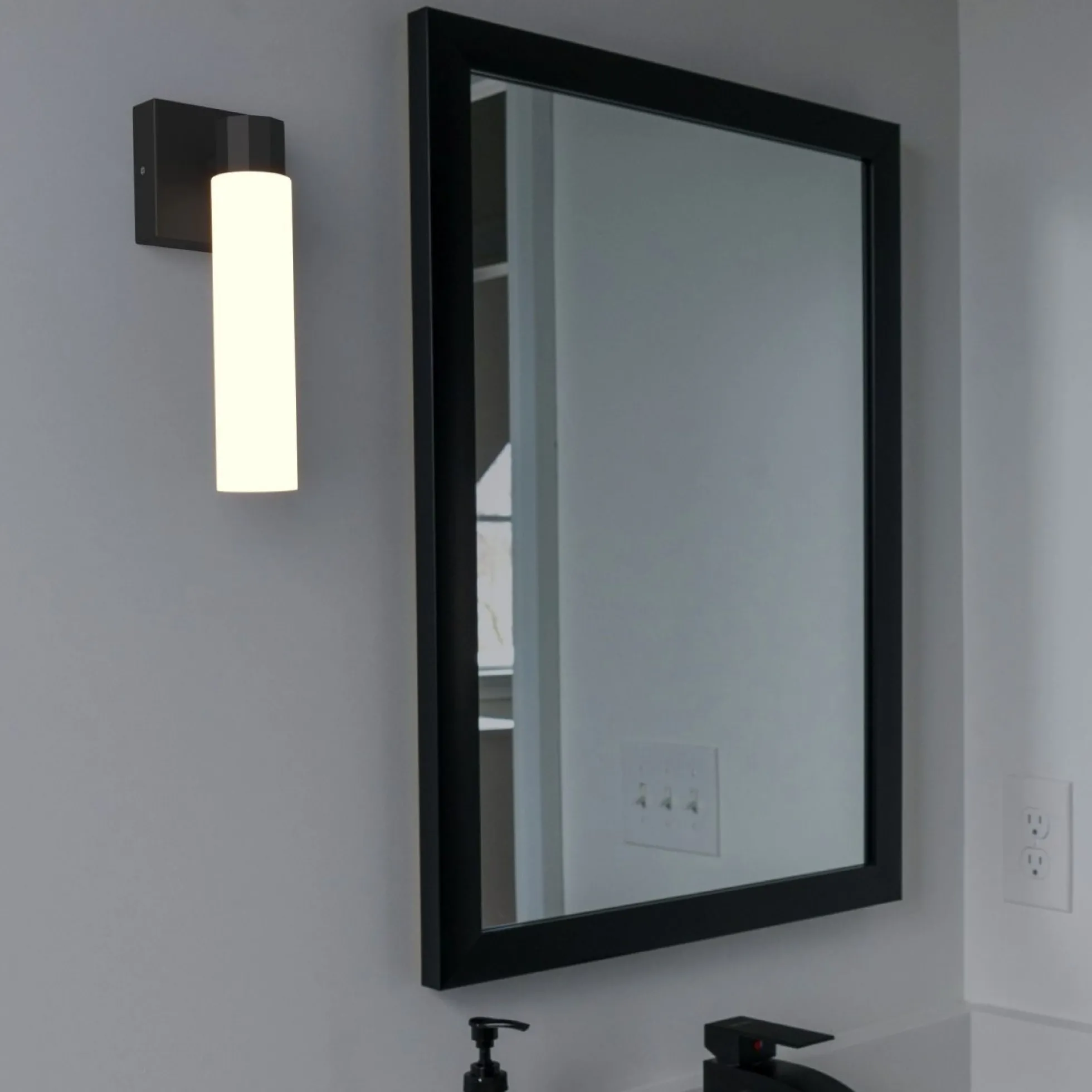Aplique LED tubular para baño - 4W - 320lm - IP44