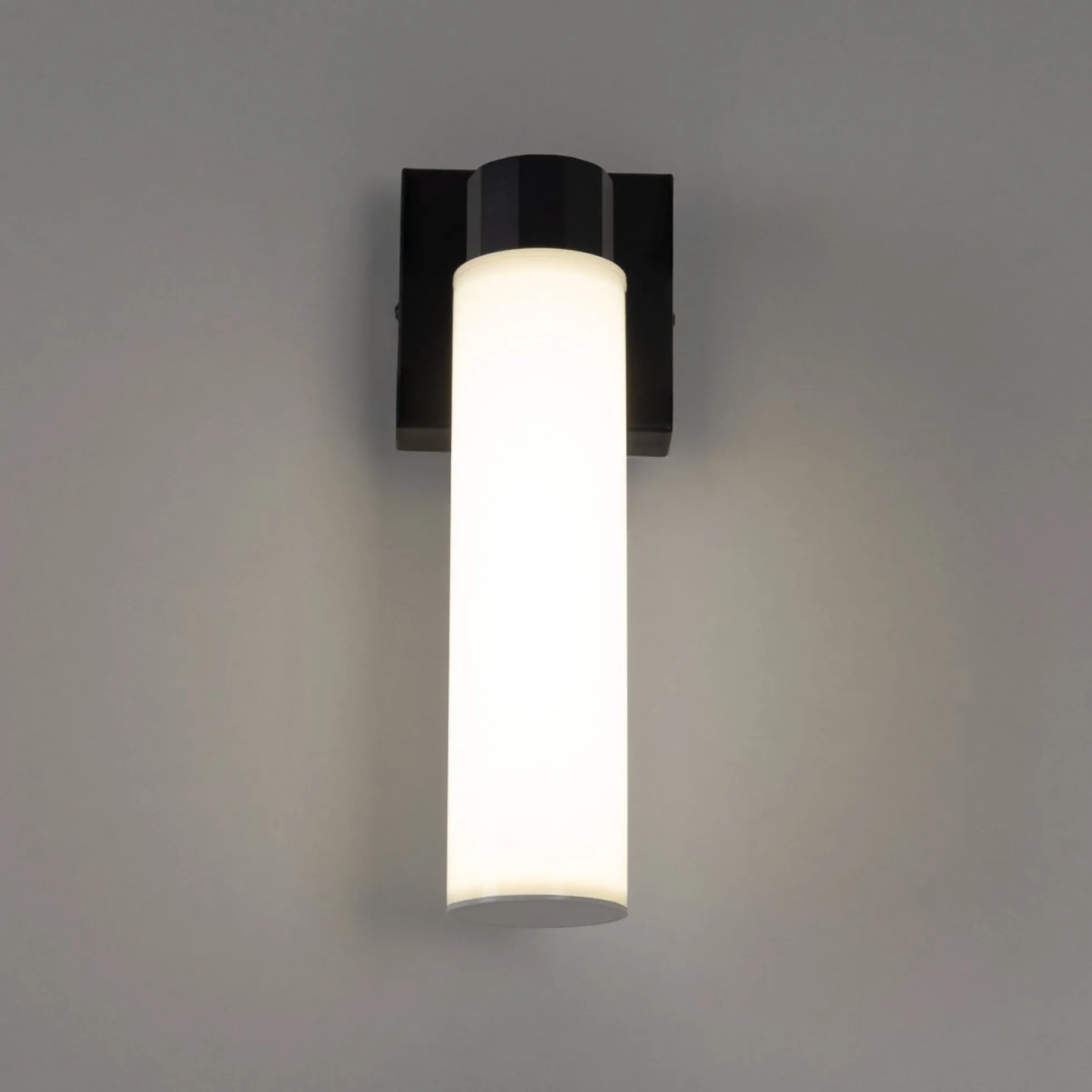 Aplique LED tubular para baño - 4W - 320lm - IP44