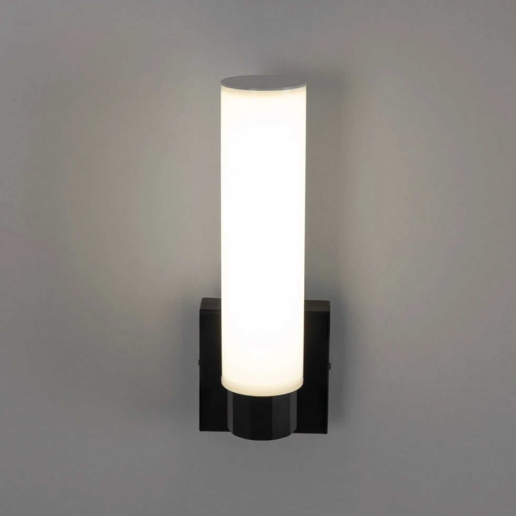 Aplique LED tubular para baño - 4W - 320lm - IP44