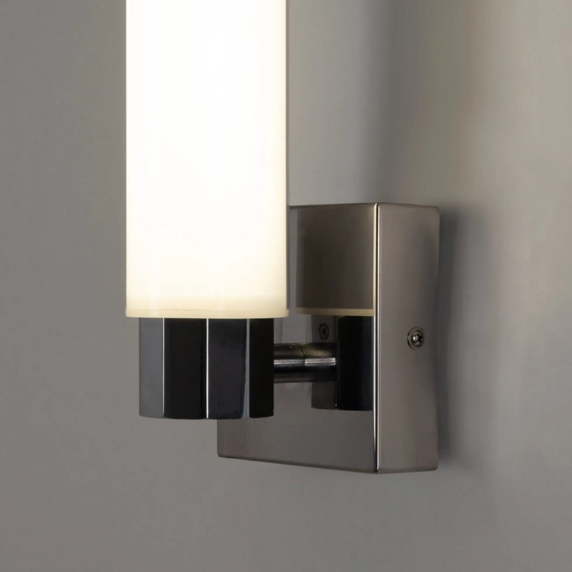 Aplique LED tubular para baño - 4W - 320lm - IP44