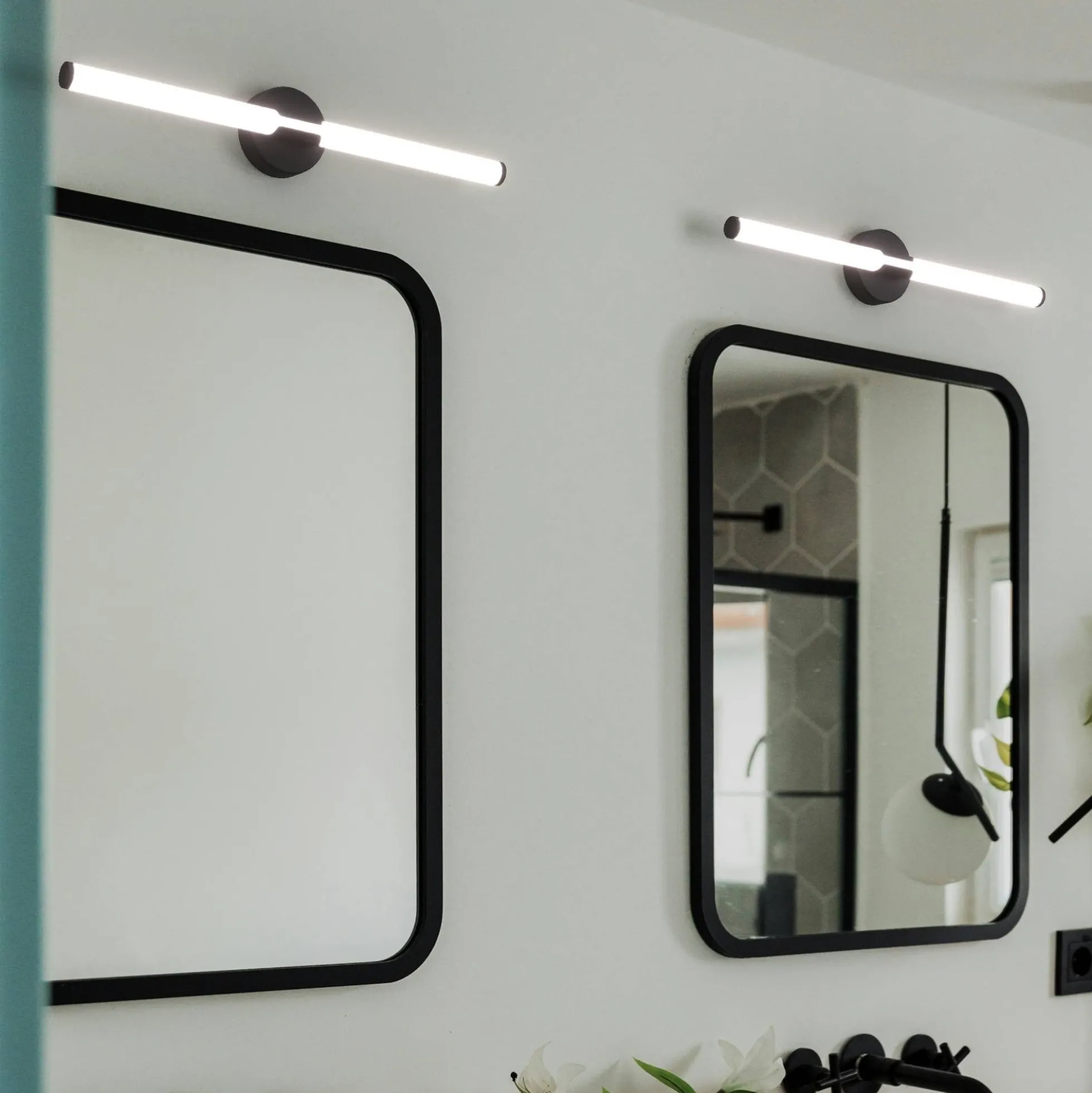 Aplique LED tubular para baño - 8W - 720lm - IP44 - 60cm