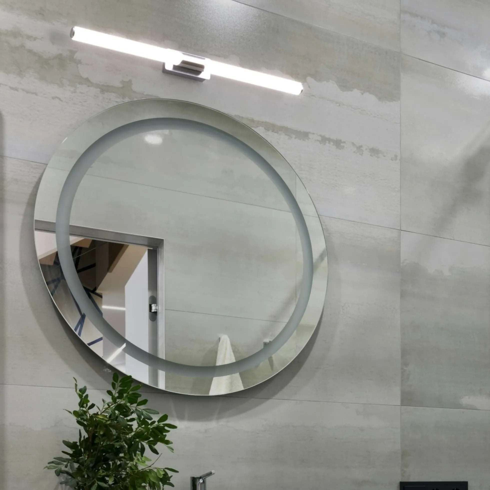 Aplique LED tubular para baño - 8W - IP44 - 60cm