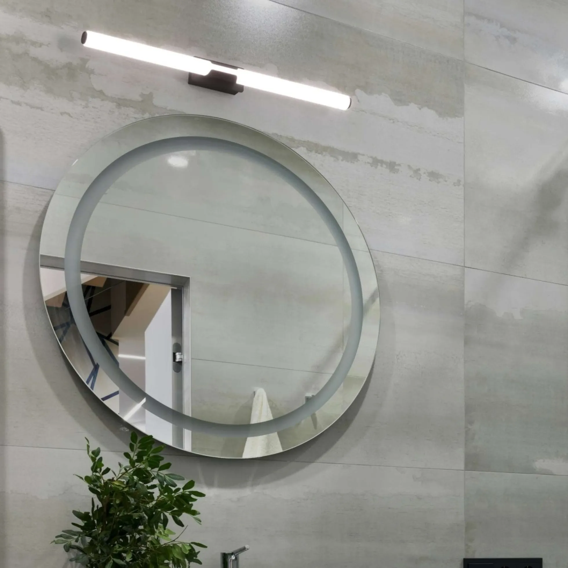 Aplique LED tubular para baño - 8W - IP44 - 60cm
