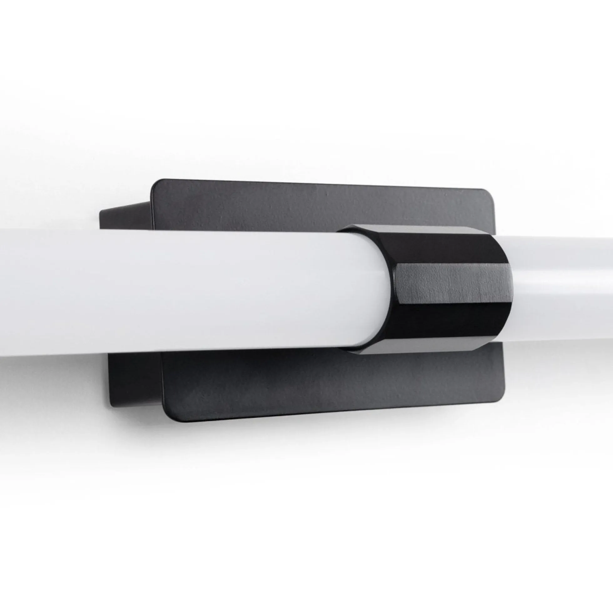 Aplique LED tubular para baño - 8W - IP44 - 60cm