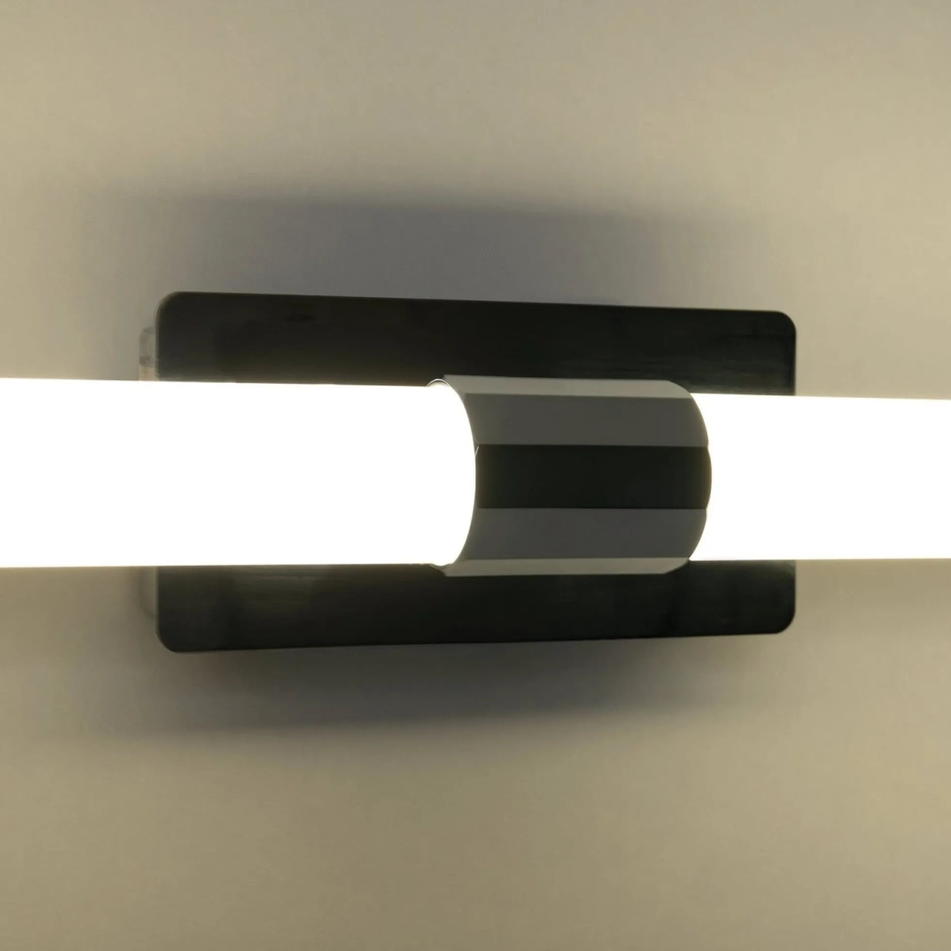 Aplique LED tubular para baño - 8W - IP44 - 60cm
