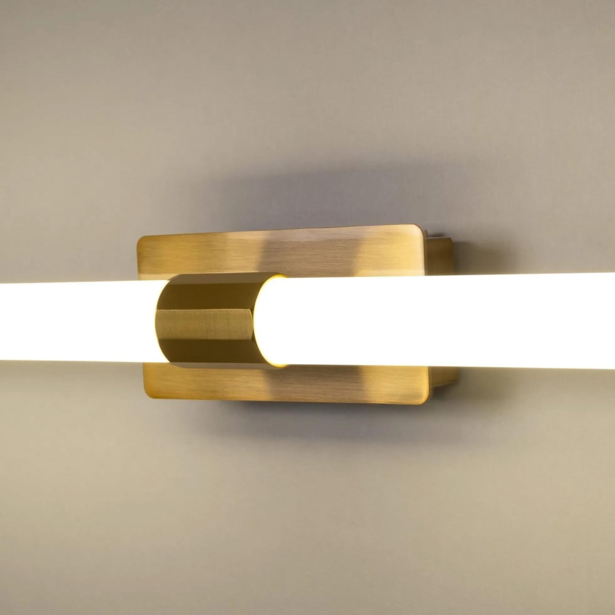 Aplique LED tubular para baño - 8W - IP44 - 60cm