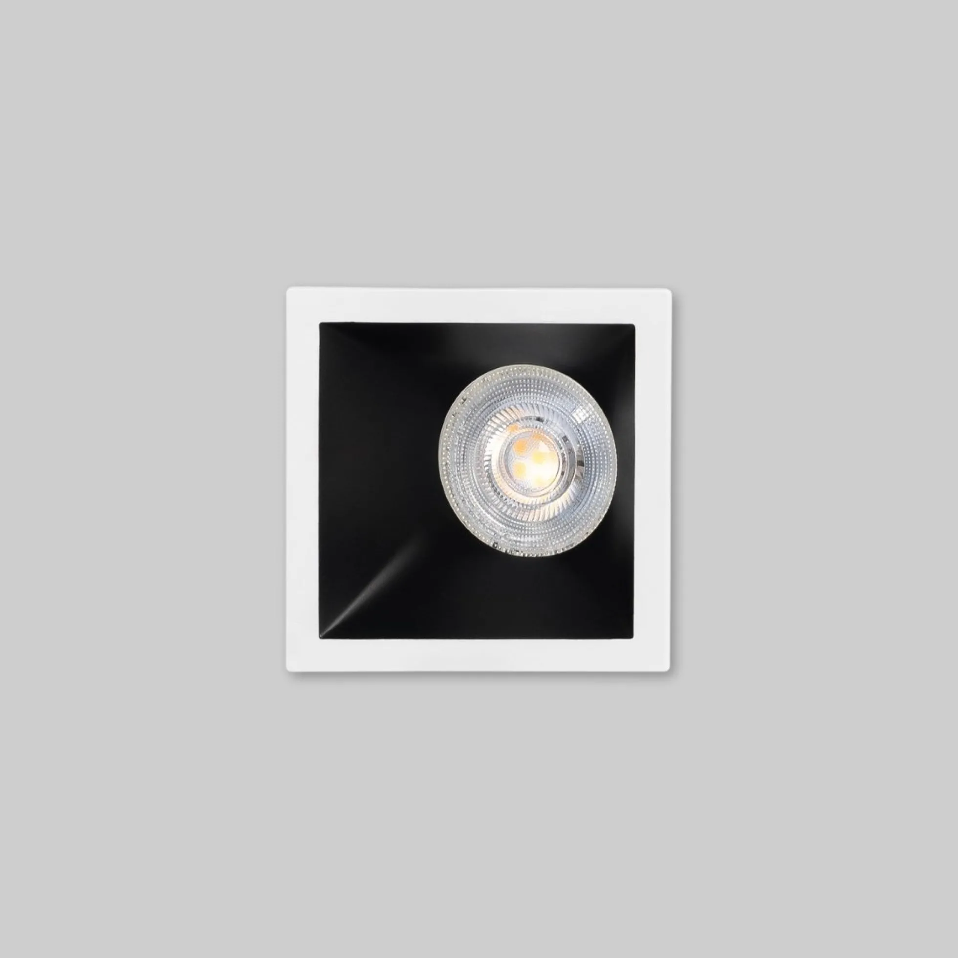 Aro downlight cuadrado asimétrico - Bajo UGR - Corte 75 x 75mm