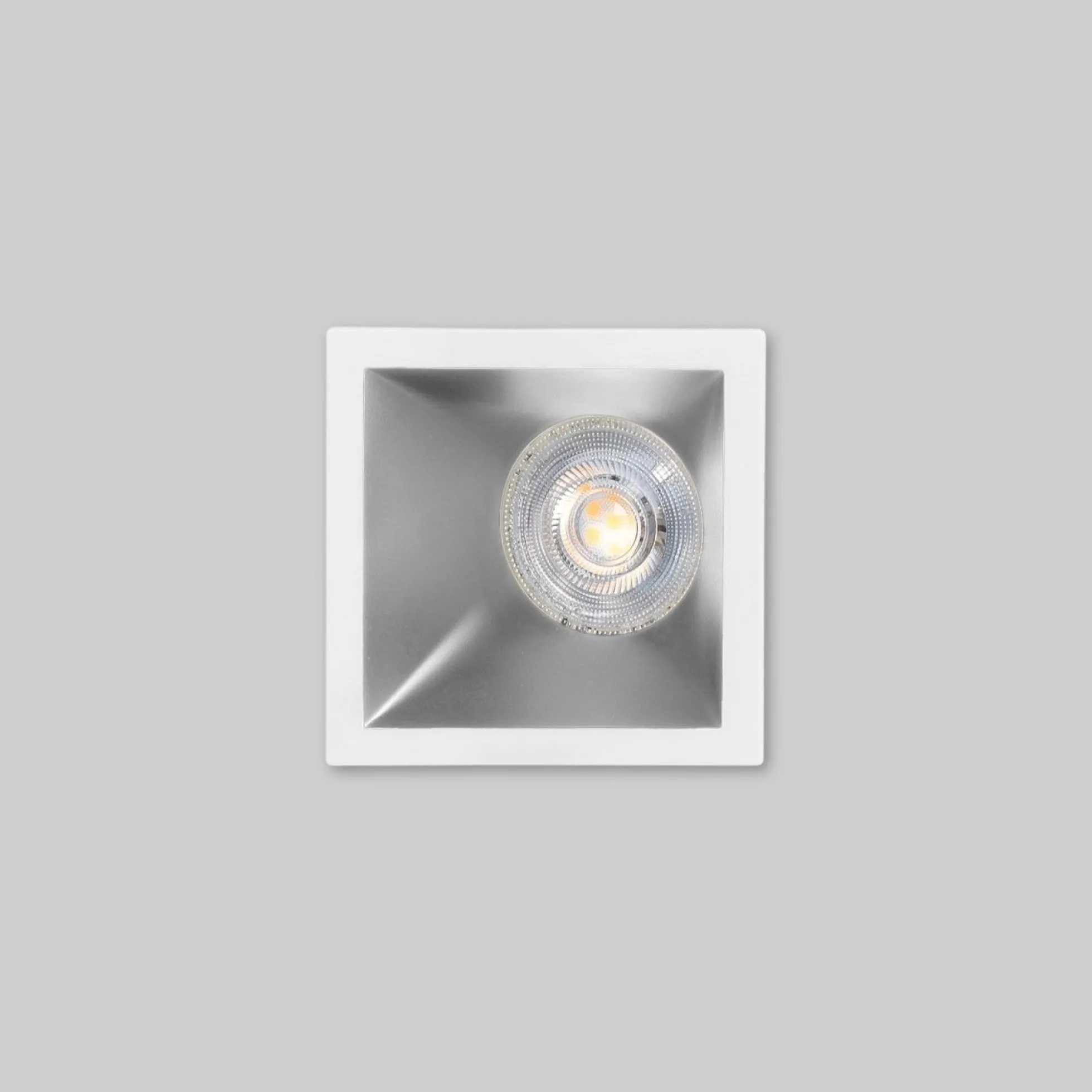 Aro downlight cuadrado asimétrico - Bajo UGR - Corte 75 x 75mm